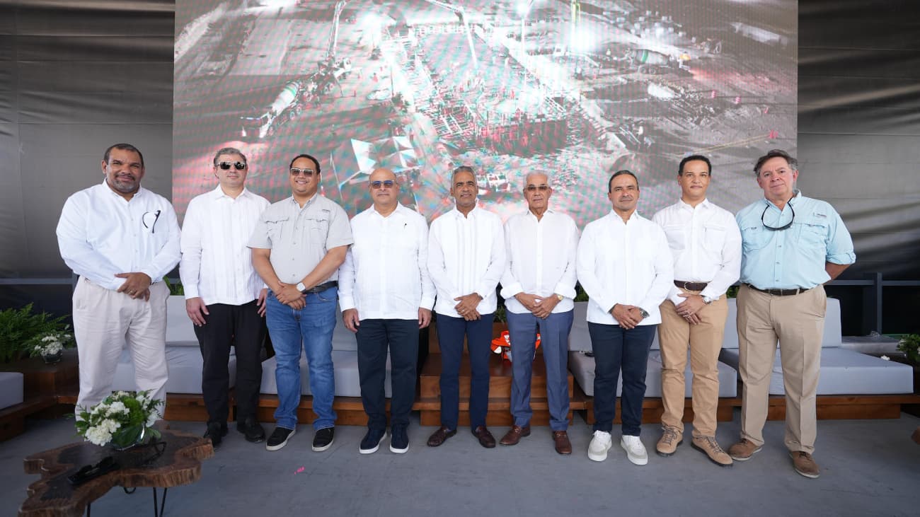 Ministro Joel Santos supervisa, junto con representantes del Gabinete Eléctrico, construcción Generadora San Felipe I